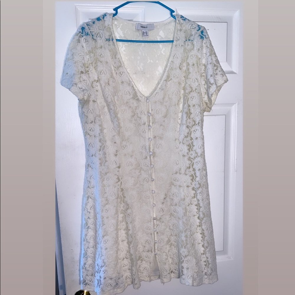 Forever 21 plus size white laced flower dress. Size 1X